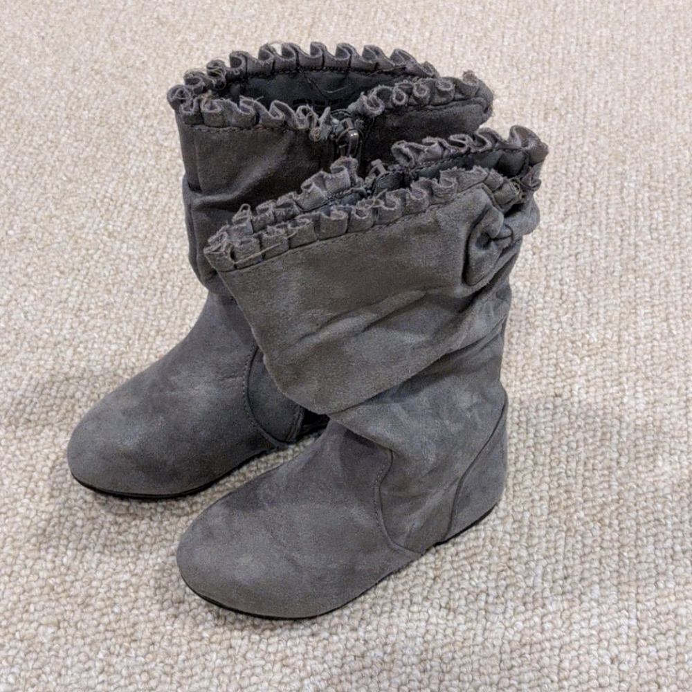 Size 6 baby/toddler Jumping Beans boots